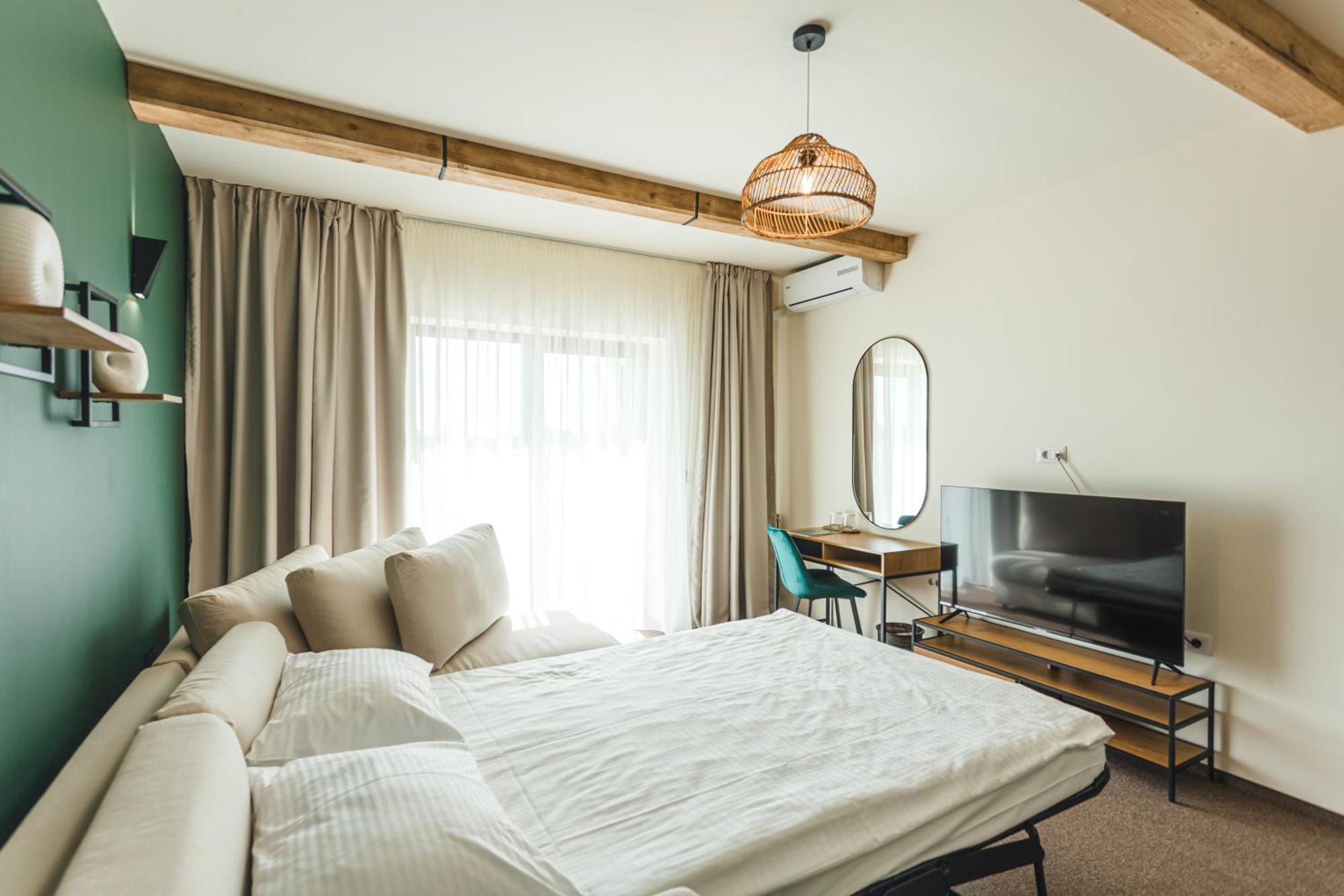 Stokker Hotel Oradea Buitenkant foto