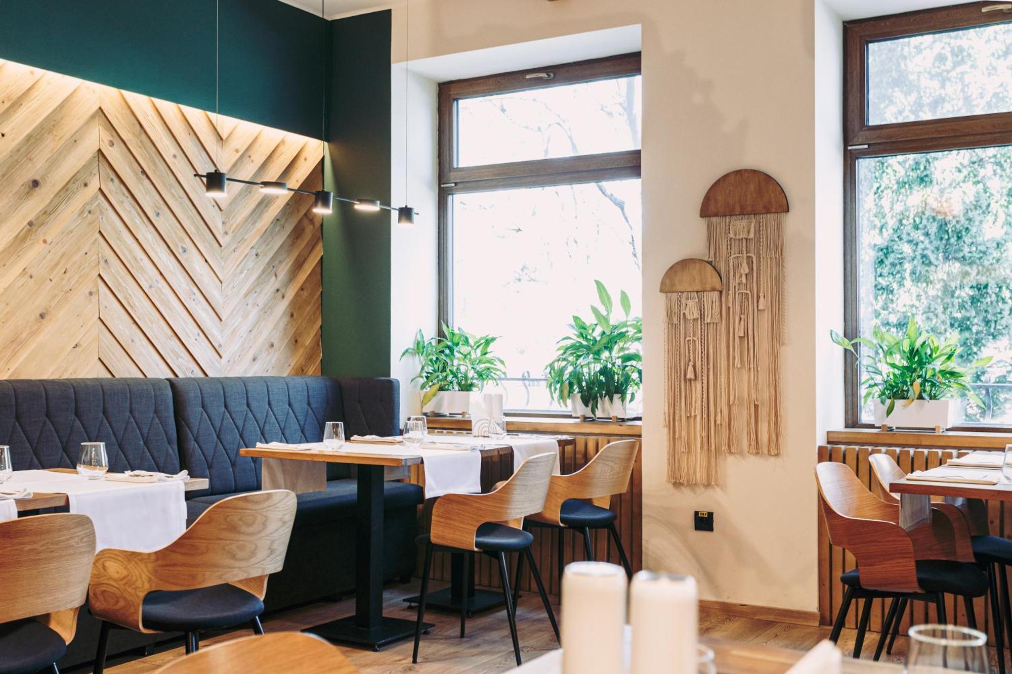 Stokker Hotel Oradea Buitenkant foto